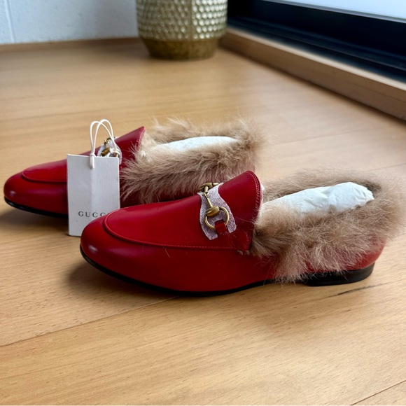 Gucci Red Leather Flats with Brown Lamb Fur and Gold Hardware - Picture 4 of 7